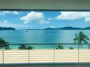 Beachfront 4 bedrooms Penthouse with Breathtaking Sea View
